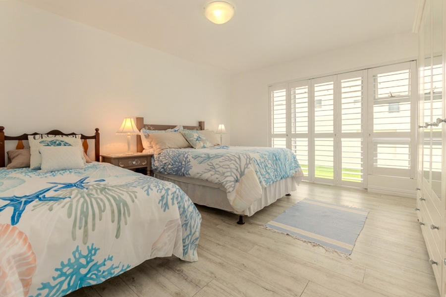 4 Bedroom Property for Sale in Paradise Beach Western Cape